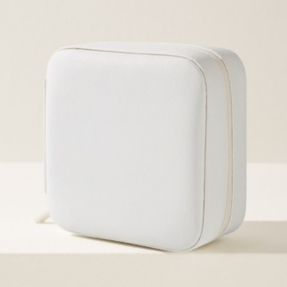 NEW! Chico's Jewelry Travel Storage Organizer Case 2.25” x 5.25” White/Cream - Picture 2 of 9